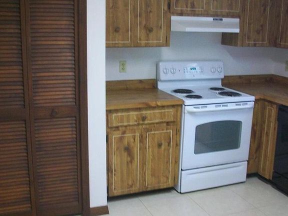 4th image of 421 E Airport Blvd APT B