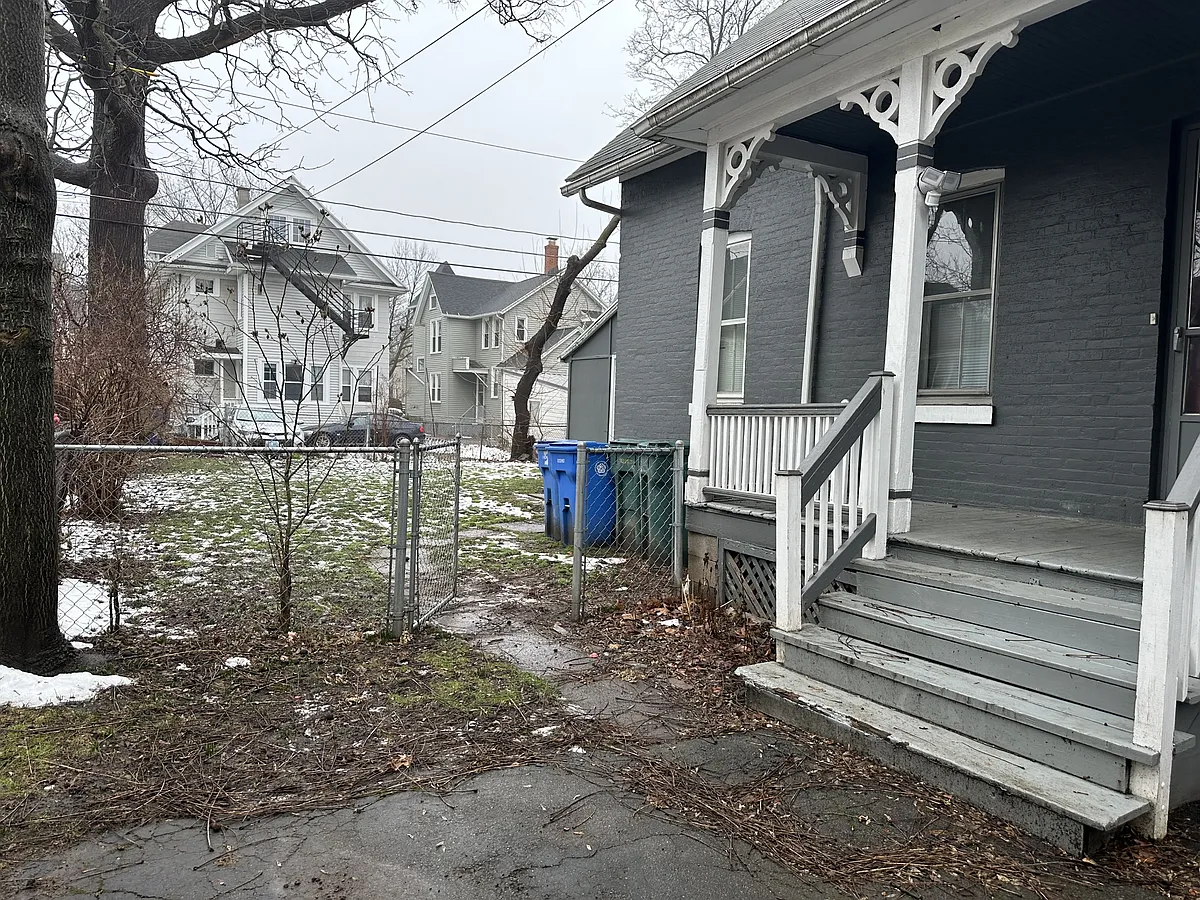 Building Photo - 30 Boardman St #1