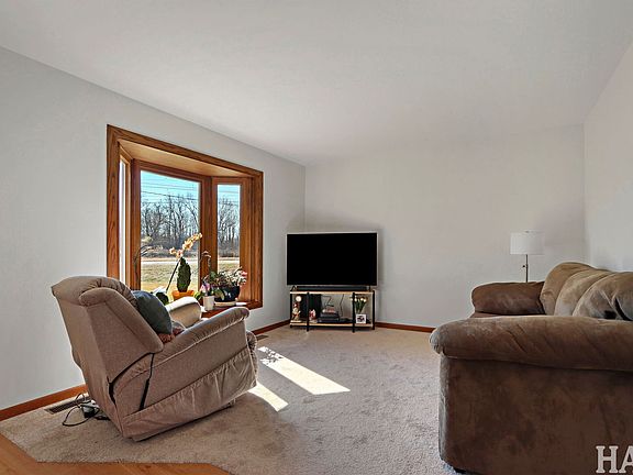 3rd image of 27236 W Northwest Hwy
