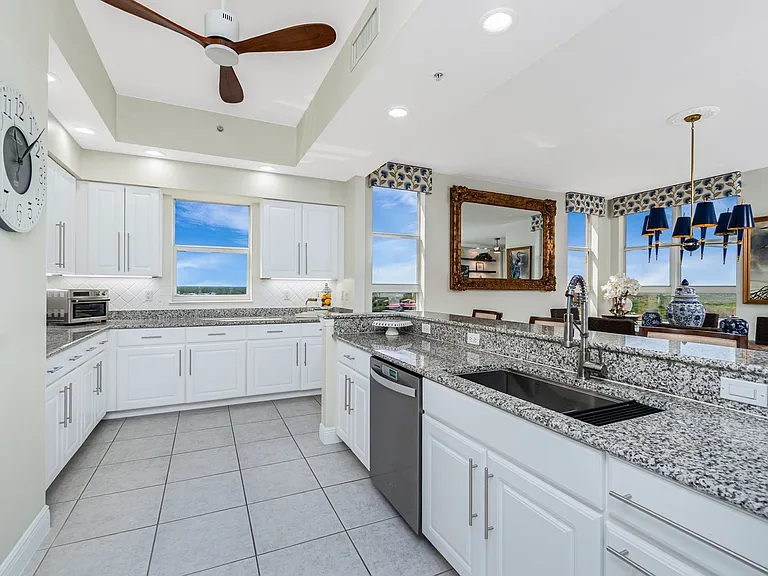 3313 Sunset Key Cir #701 — Photo 29