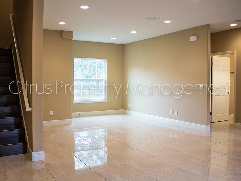 2419 S Shine Ave — Photo 3