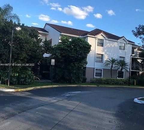 3rd image of 10111 W Sunrise Blvd APT 201