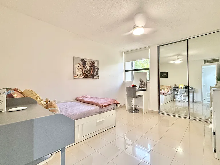 690 Teniente Cesar Luis Gonzalez Ave — Photo 28