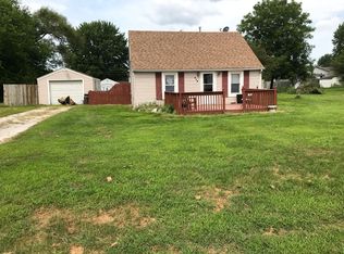 915 3rd St, Colona, IL 61241