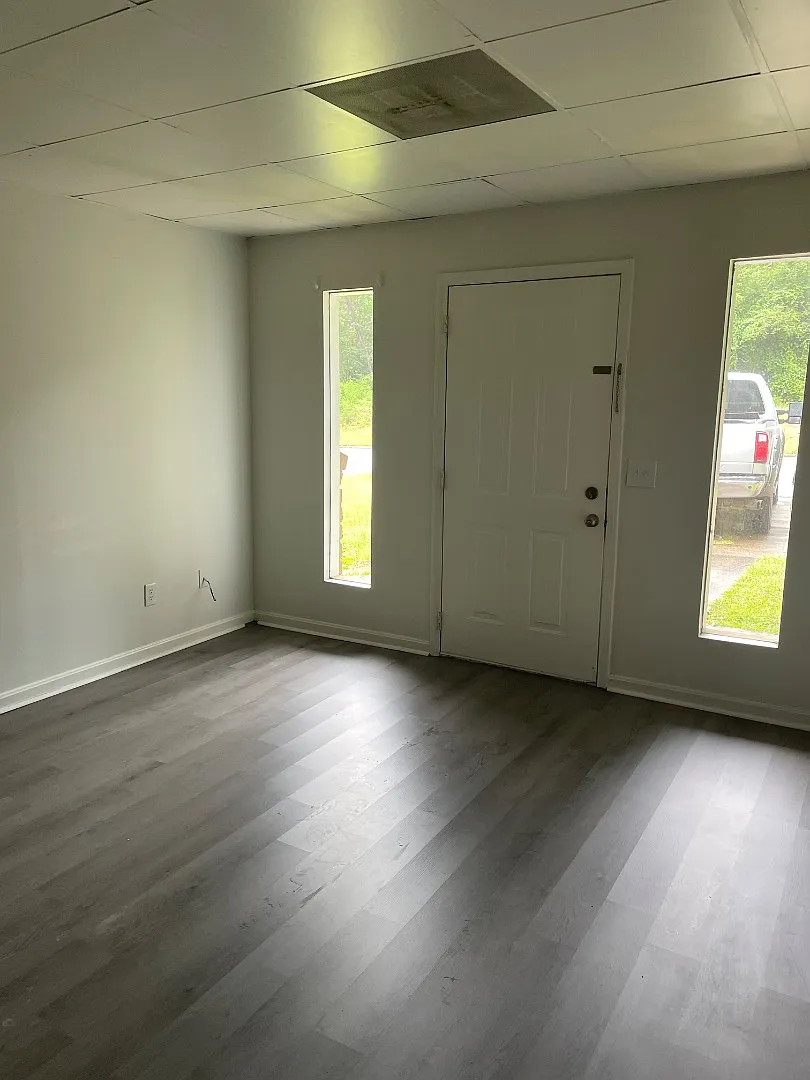 1724 Louise Drive - 1724 Louise Unit B — Photo 1