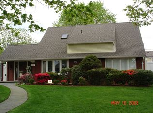 394 Twin Ln S, Wantagh, NY 11793