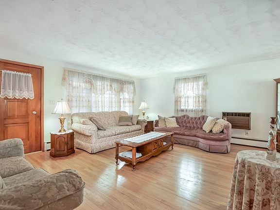 3rd image of 3895 Madison Ave