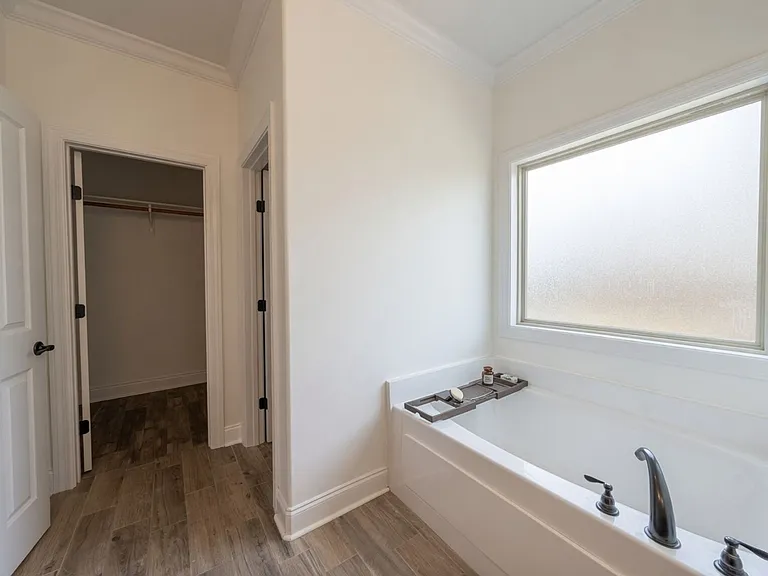 5005 Rainier Dr — Photo 13