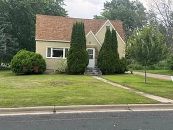 503 Elm St N, Belle Plaine, MN 56011