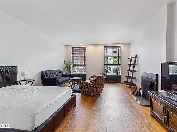 2nd image of 33 W 9th St APT 5