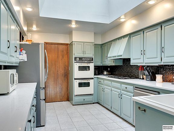 5th image of 410 N Martin Dr