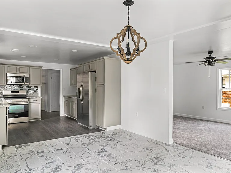 565 Louis St — Photo 14