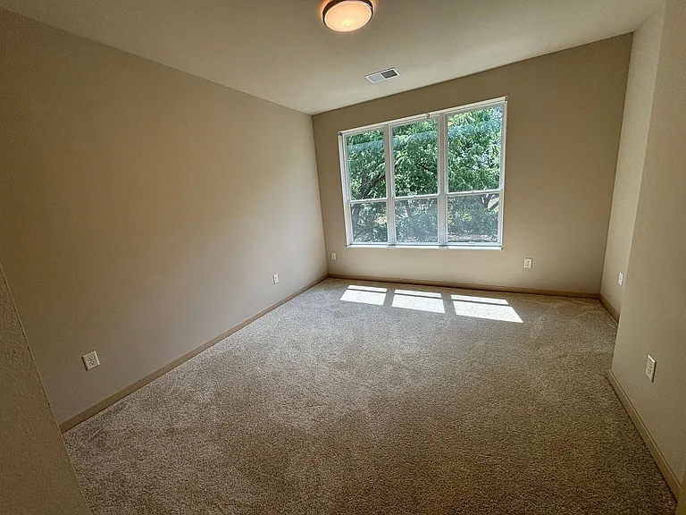 Lincoln Street Apartments — Photo 94