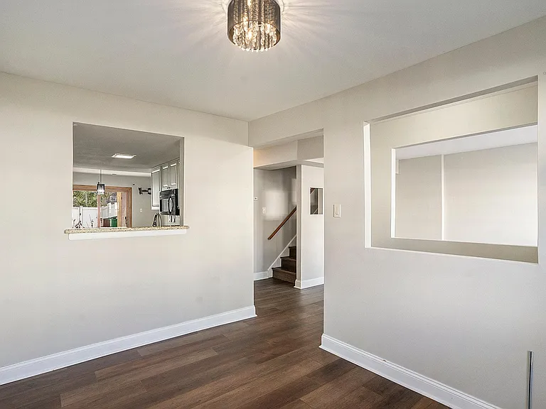 2280 Suzann Dr — Photo 6