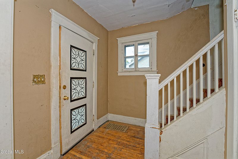 5th image of 42 N Lake Avenue