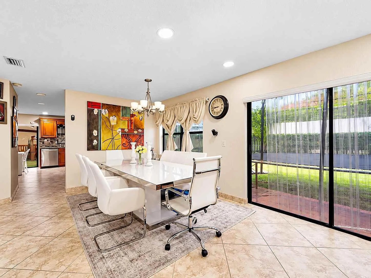 4 bed, 2.5 bath, 2276 sqft, $4,300 — Photo 4