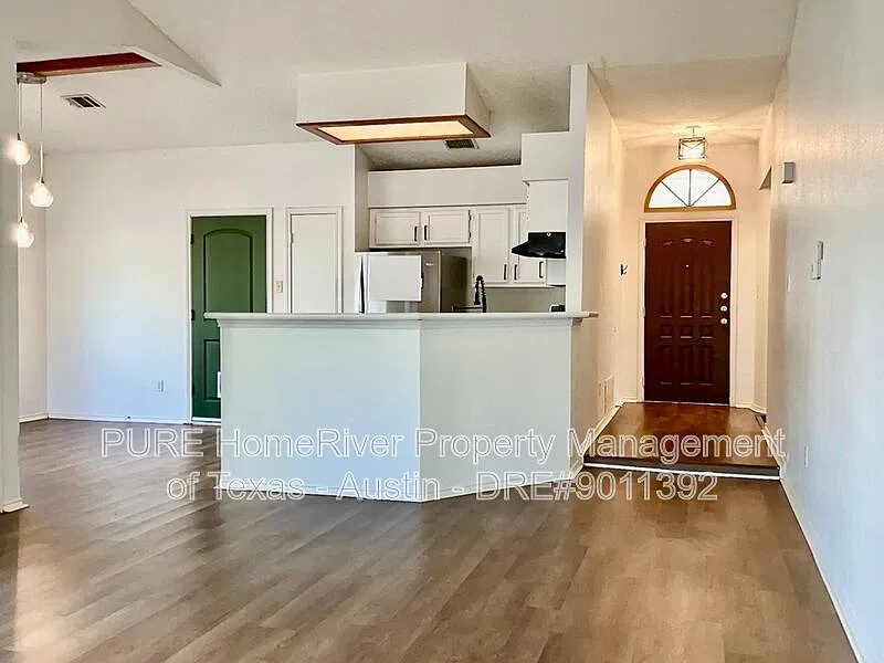 3 bed, 2.0 bath, 1341 sqft, $1,775 — Photo 3