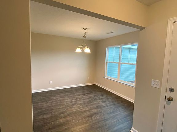 4th image of 106 Auburn Cir