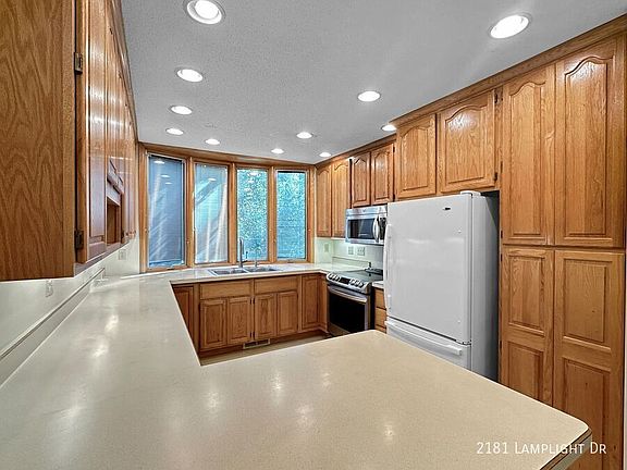 5th image of 2181 Lamplight Dr