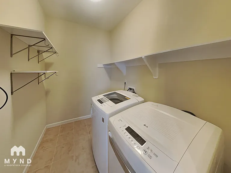 1033 Pemberly Ave — Photo 22