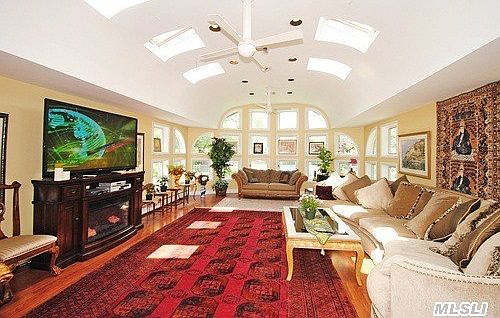 2nd image of 3 Foxmeadow Dr