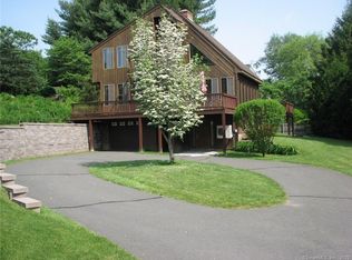 5 Metacomet Dr, East Granby, CT 06026