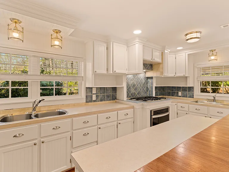 118 Revere Dr — Photo 7