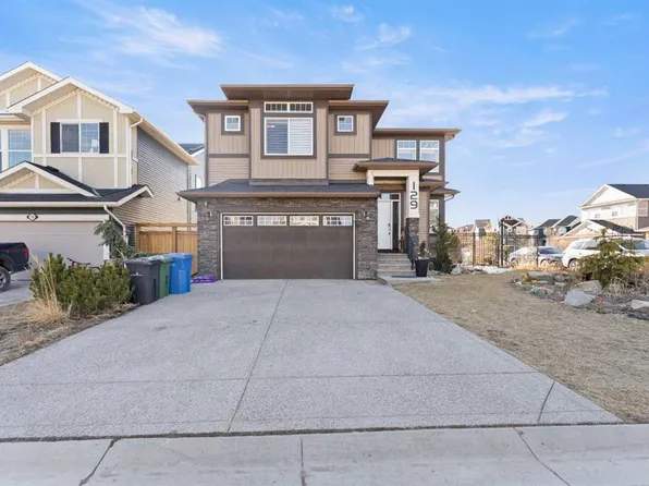 129 E Kinniburgh Gdns, Chestermere, AB T1X 0R7