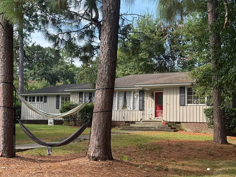 2000 Evergreen Ln — Photo 2