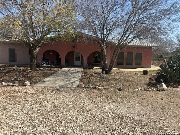 14 Guedea, Batesville, TX 78829