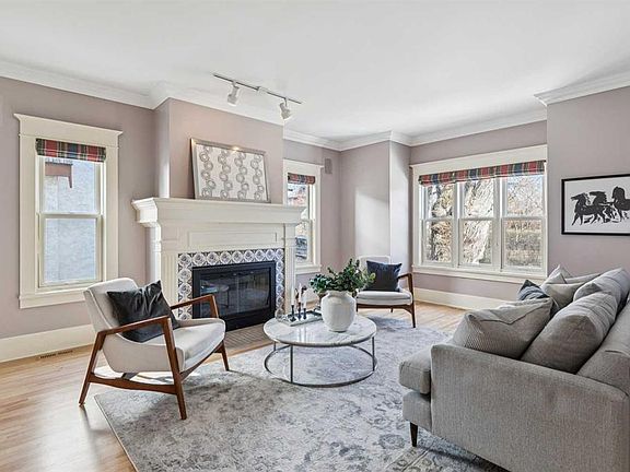 4th image of 3019 E 6th St SW