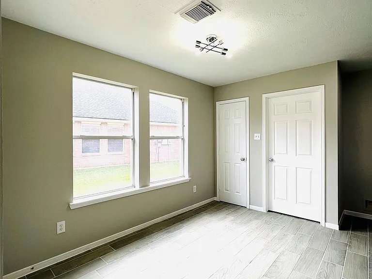 8426 Woodland Knoll Ln — Photo 11
