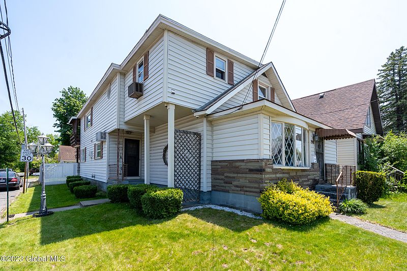 2nd image of 2902 Guilderland Avenue