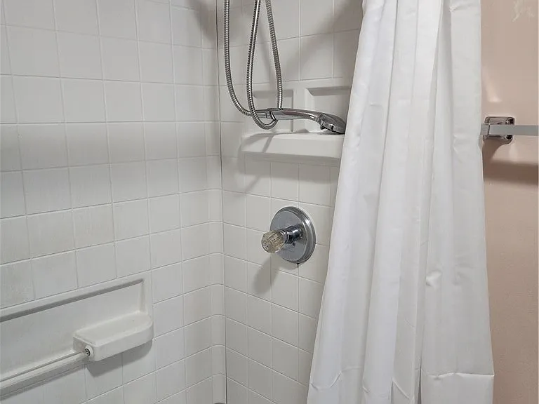118 Lockwood Dr — Photo 32