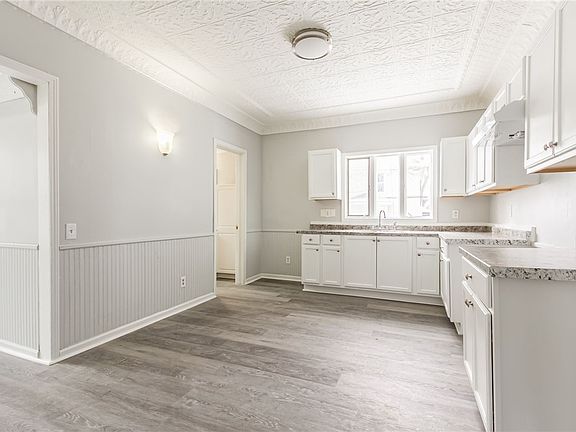 5th image of 385 Hague St
