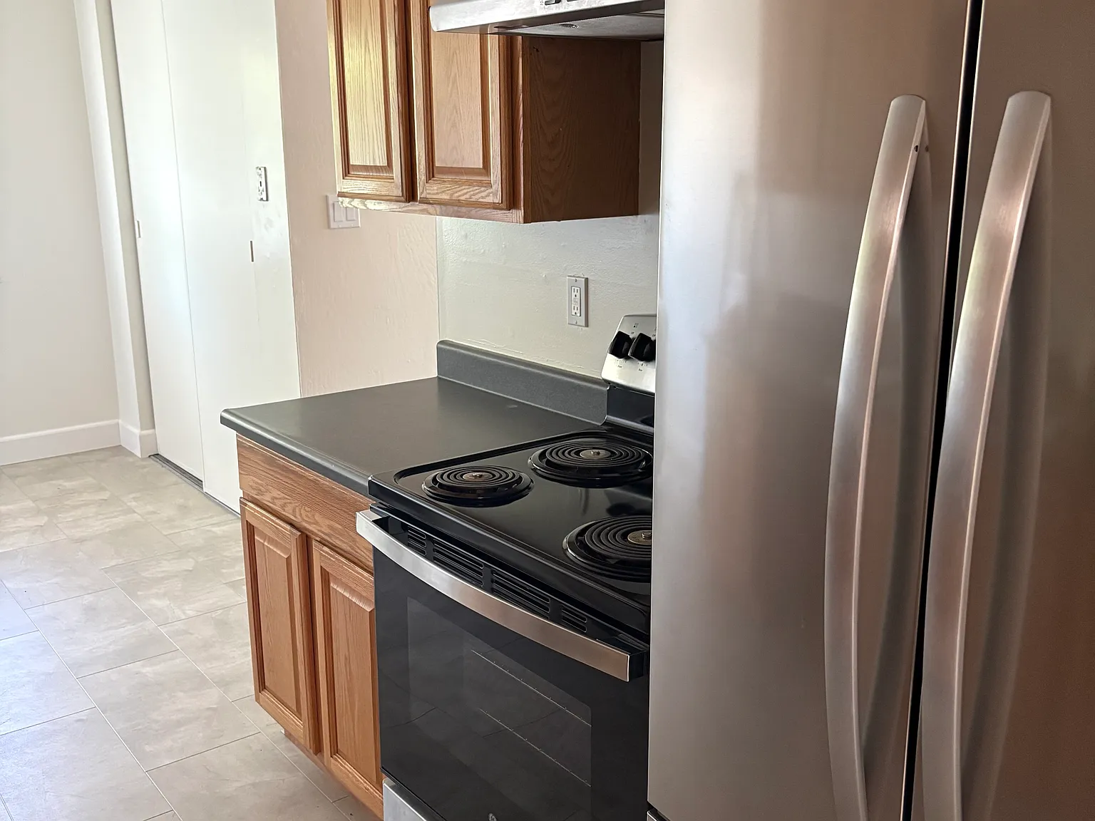 3 bed, 1300 sqft, $3,000 — Photo 2