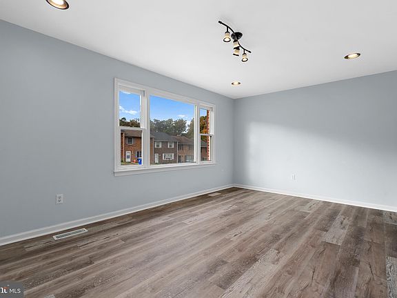 3rd image of 240 Overlook Ct