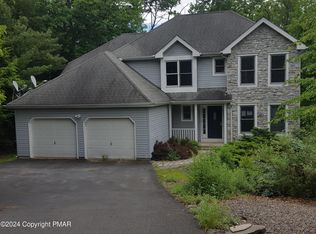 516 Eagle Dr, East Stroudsburg, PA 18302
