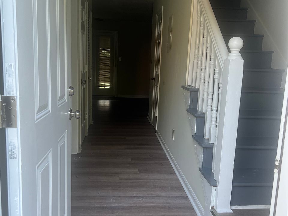 1st image of 467 Charleston Ln
