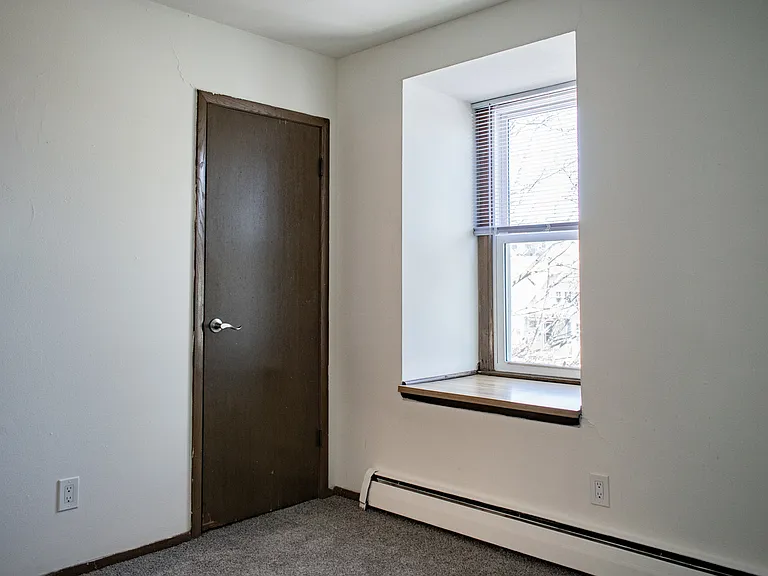 2 Bed / 1 Bath - 1,000 SF - Bedroom