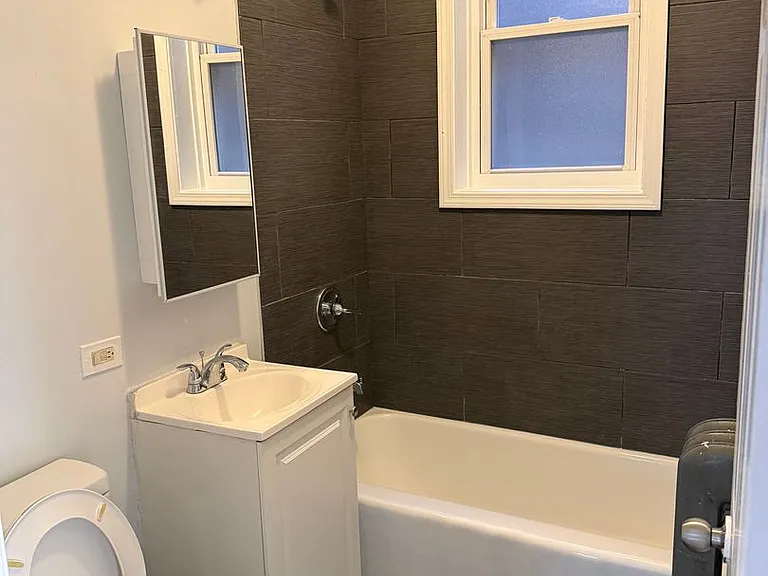 SPACIOUS 2 BEDROOM APARTMENTS AVAILABLE — Photo 24