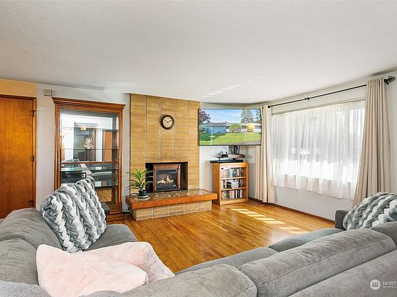 4th image of 8818 46th Drive NE
