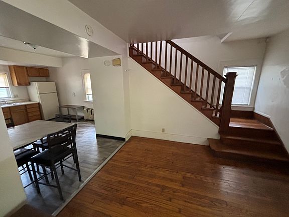 4th image of 410 Clarendon St #1