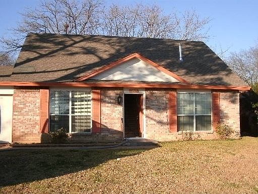 2nd image of 1411 Rebecca Ln