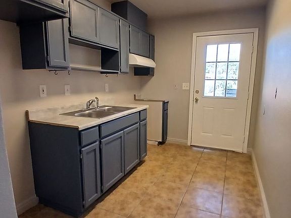 4th image of 1646 A St APT 1