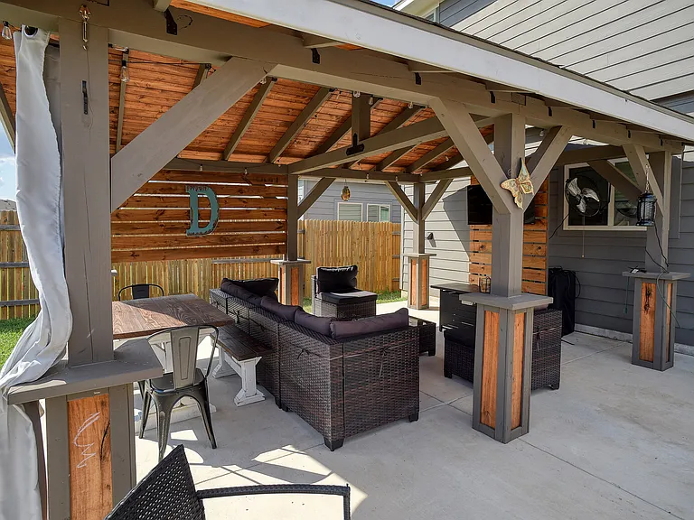 205 Driftwood Ln — Photo 32