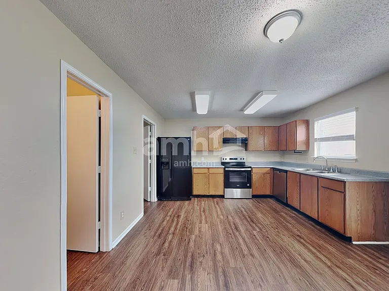 6838 W Stansbury Blvd — Photo 4
