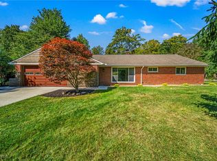 654 Robley Ln, Gates Mills, OH 44040