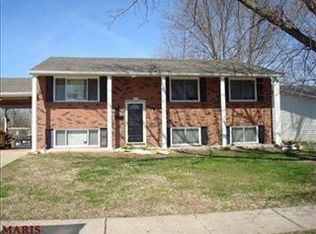 965 N Park Ln, Florissant, MO