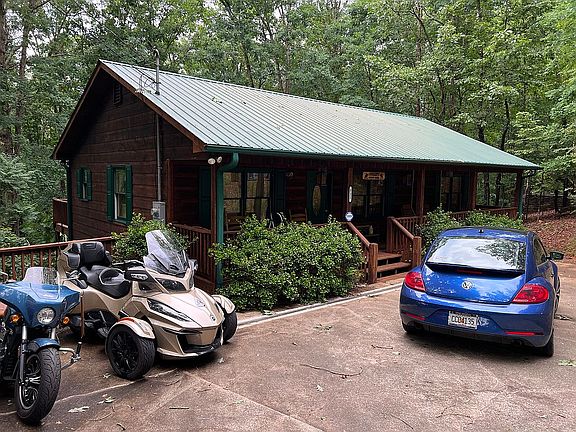 2nd image of 721 Riverview Dr